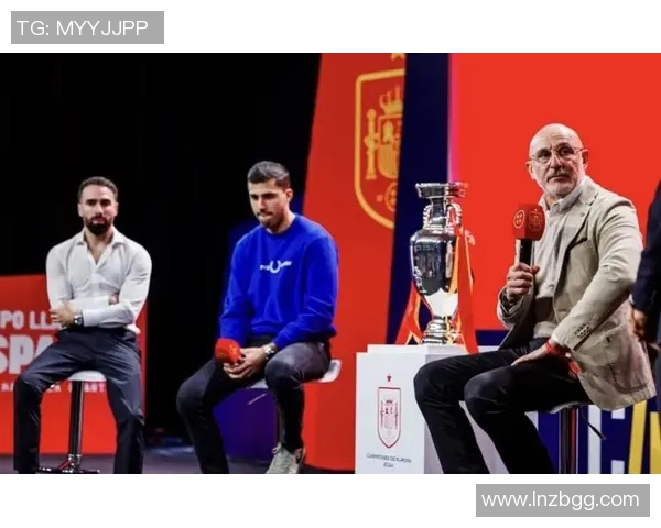 德拉富恩特谈卡瓦哈尔和亚马尔抵触：队内就像一家人相同联合